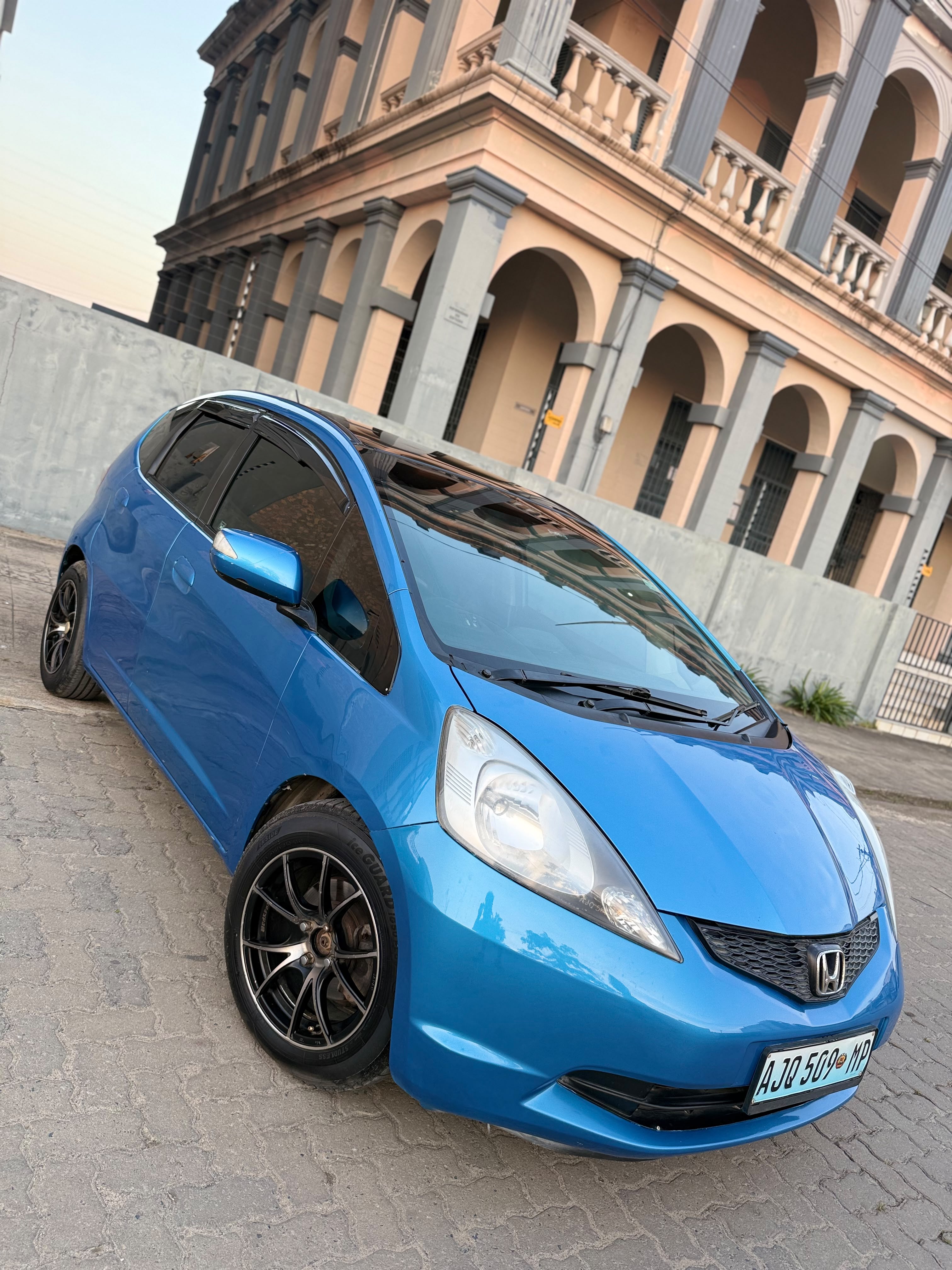 •💎HONDA FIT_Full extra . •💎Panoramic . •💎Ano 2009. •💎Motor 1.5c . •💎Automático . •💎Start Chave. •💎Aparelho Multimédia . •💎Ar-condicionado . •💎Ambient Light . •💎Armrest Support . •💎Espelhos Elétricos . •💎5 Lugares  . •💎Interior Novo . •💎Zenon Light . •💎Piscas nos Espelhos . •💎Travões •Cerâmico . •💎Jantes Especiais . •💎Pneus Semi-novos . •💎Sensor Na Retaguarda. 💶💰Preço: 285Mil negociável .